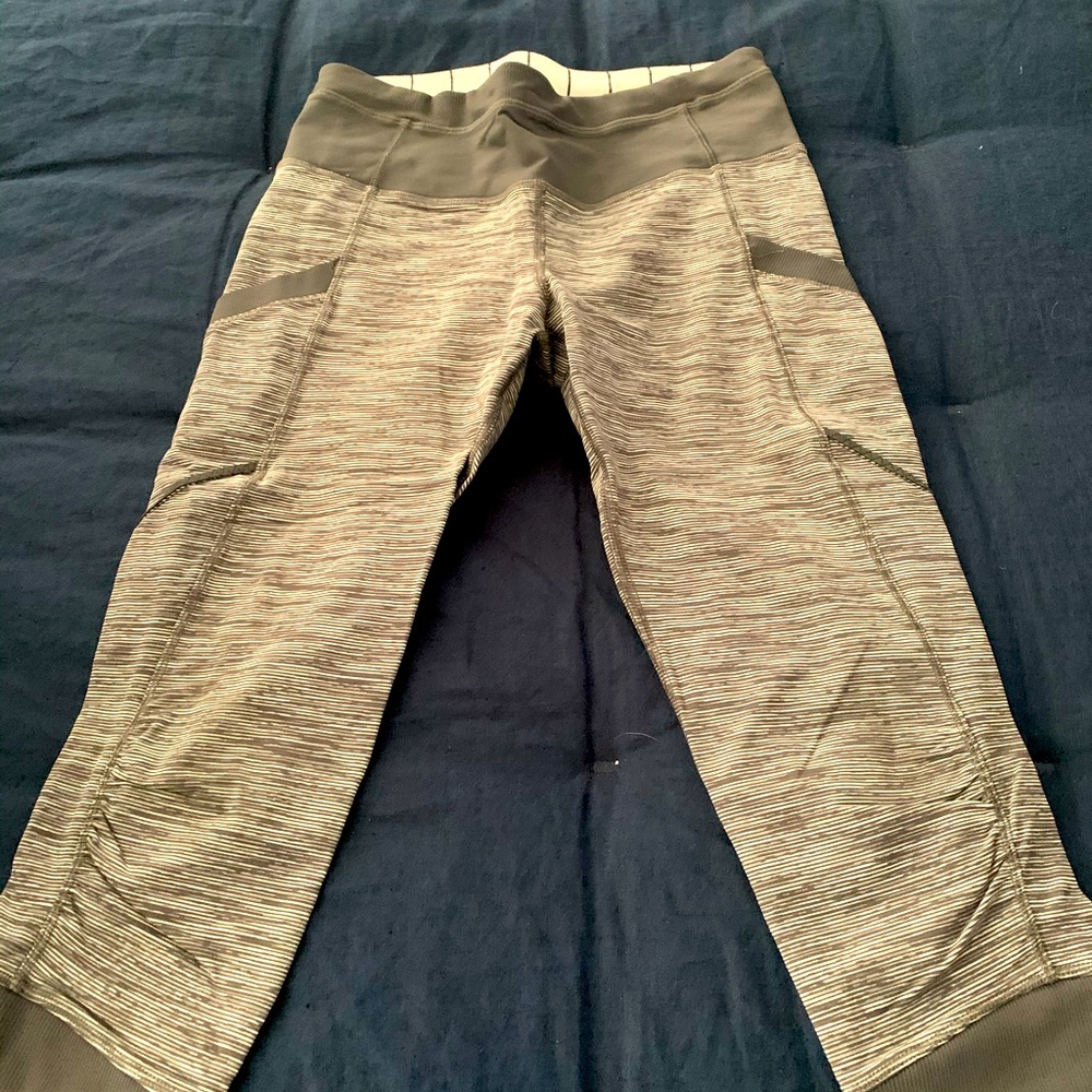 Lululemon cropped workout leggings